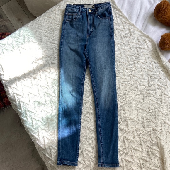 Medium wash Garage skinny jeans 👖 - Picture 1 of 5